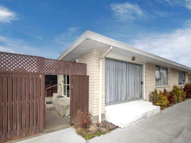 Apartment for sale in Chaslands, Canterbury
