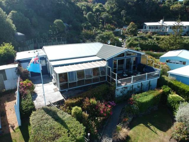 House for sale in Otakou