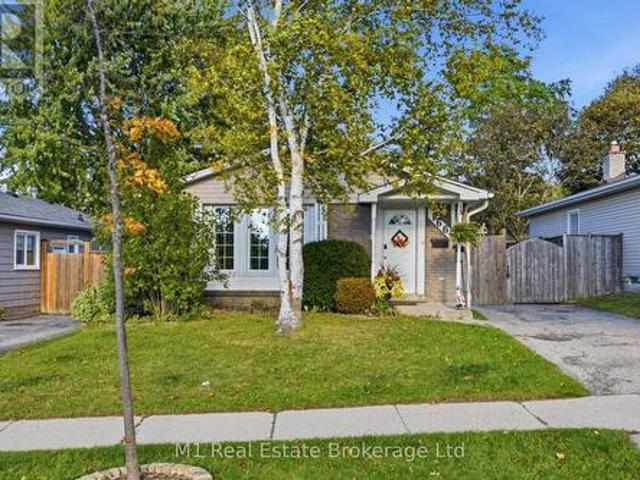 House for sale in Heritage Park, Kitchener