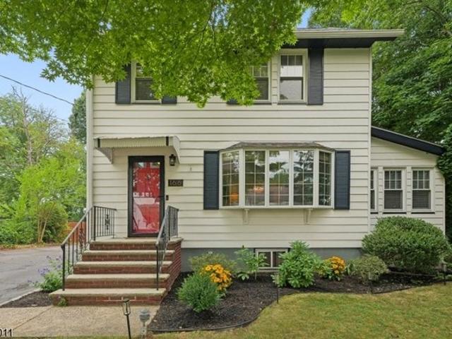 House for sale in Springfield, New Jersey