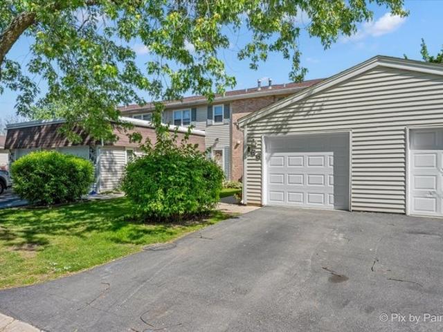 Townhouse for sale in Bolingbrook, Illinois