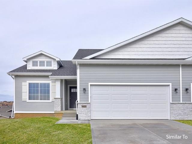 Townhouse for sale in Urbandale, Iowa