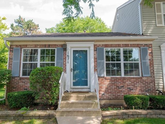 Townhouse for sale in Geneva, Illinois