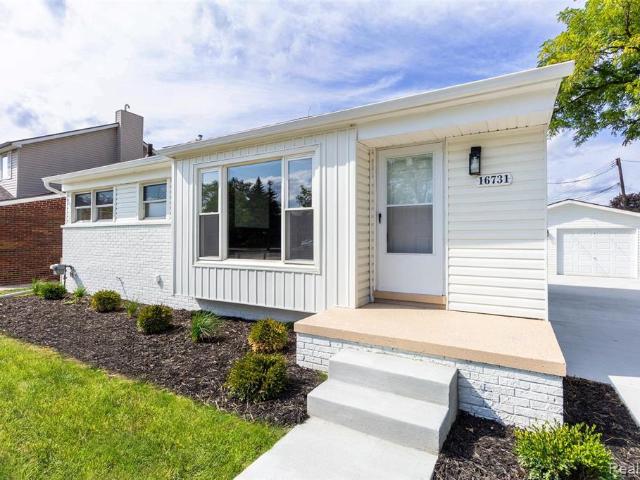 House for sale in Fraser, Michigan
