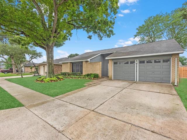 House for sale in Friendswood