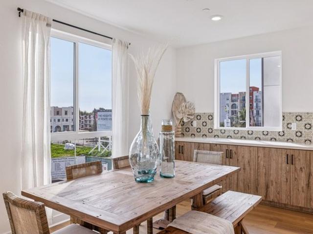 Townhouse for sale in Canoga Park, California