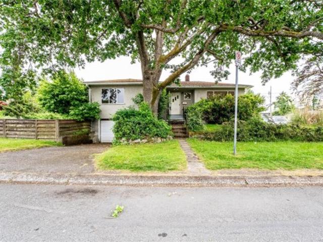 House for sale in Shelbourne, Saanich