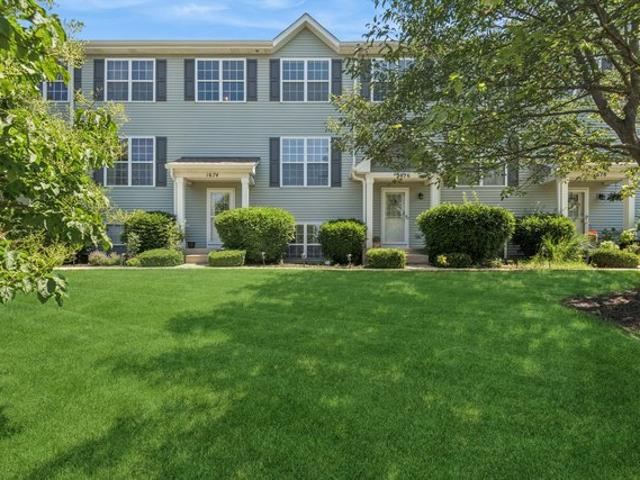Townhouse for sale in Round Lake, Illinois