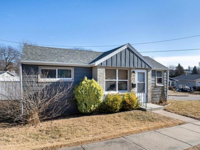 House for sale in Dubuque, Dubuque County