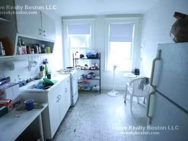 Condo for rent in Brighton