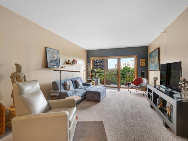 Condo for sale in Des Plaines, Illinois