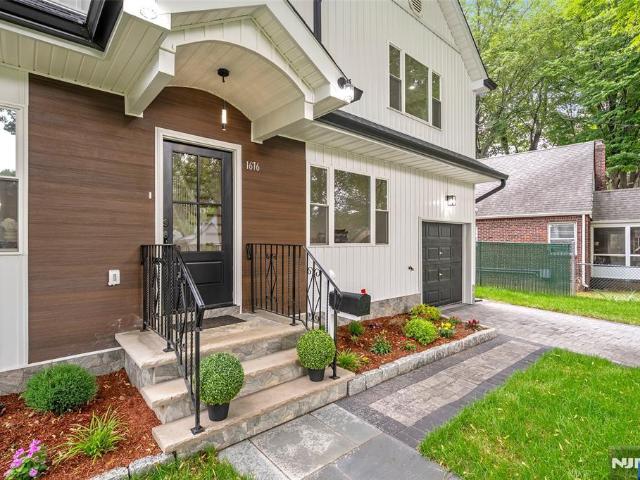 House for sale in Teaneck, New Jersey