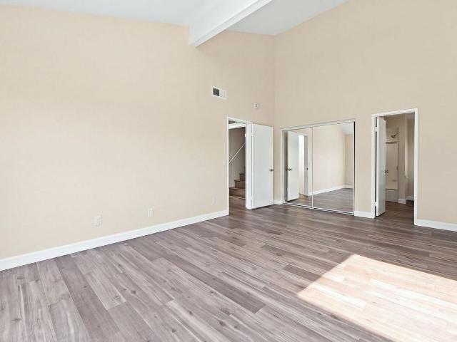 Apartment for rent in Huntington Beach, California