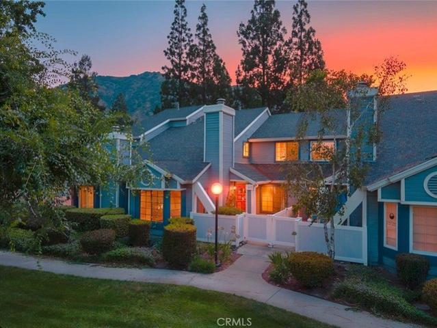 Townhouse for sale in Azusa, California