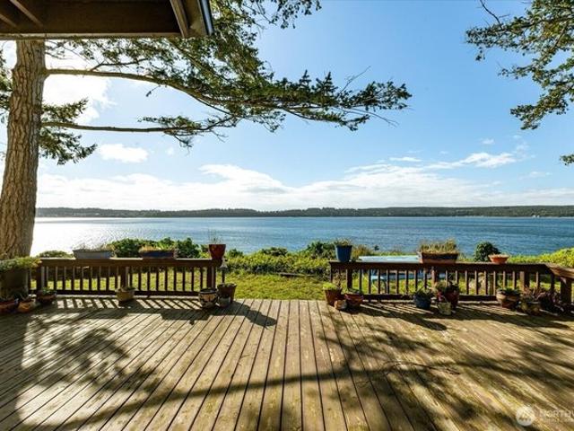 House for sale in Oak Harbor, Washington