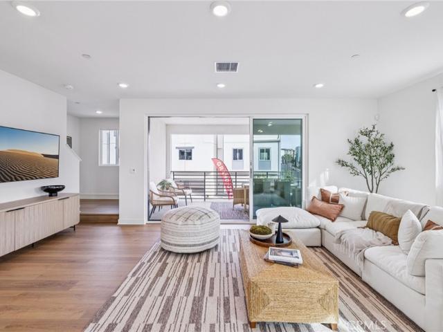 Townhouse for sale in Canoga Park, California