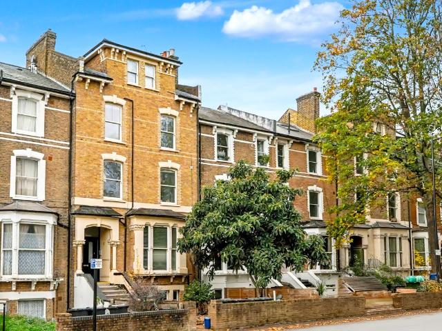 Apartment for rent in Shacklewell, Greater London