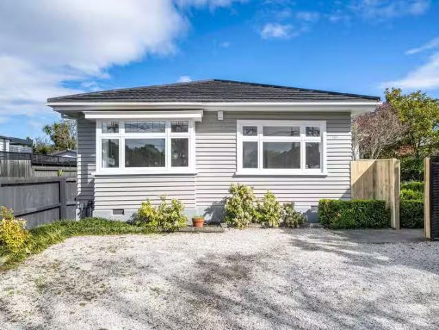 House for sale in Chaslands, Canterbury