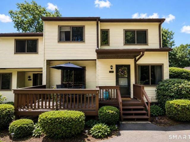 Townhouse for sale in Newington, Connecticut