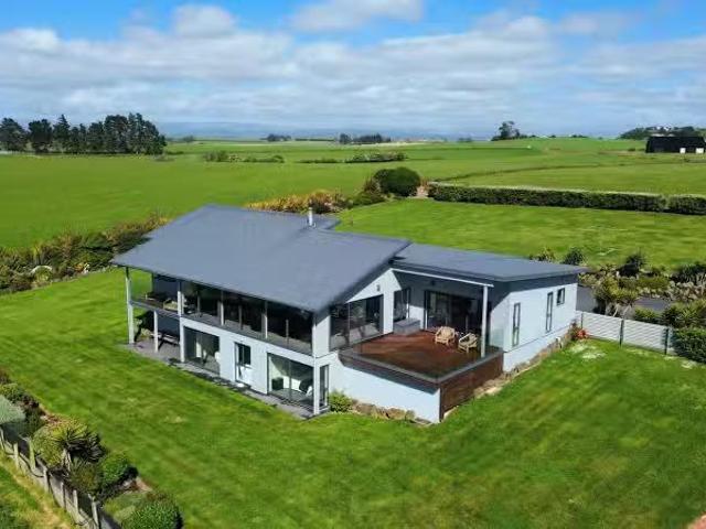 House for sale in Otakou
