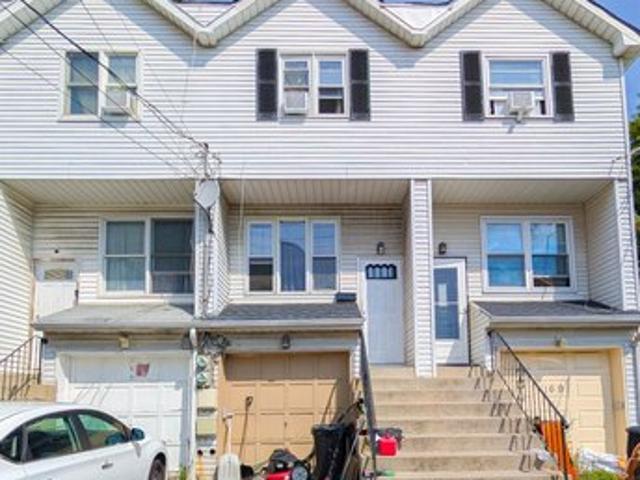 Townhouse for sale in Arverne, New York