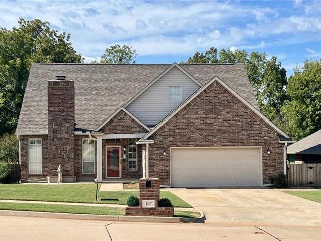 House for sale in Mustang, Canadian County