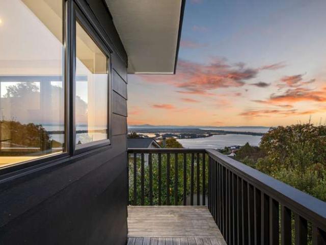 House for sale in Chaslands, Canterbury