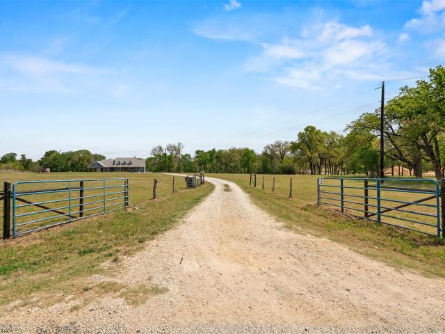 House for sale in Milam, Texas