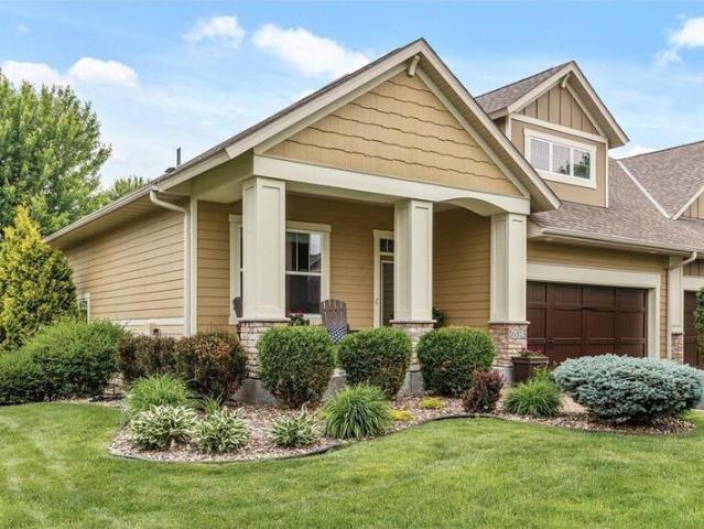 Townhouse for sale in Lakeville