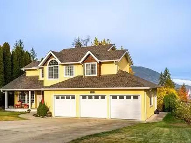 House for sale in Salmon Arm, British Columbia