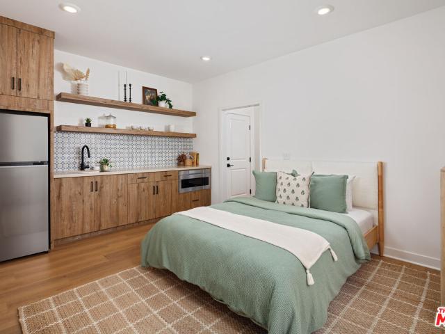 Townhouse for sale in Canoga Park, California