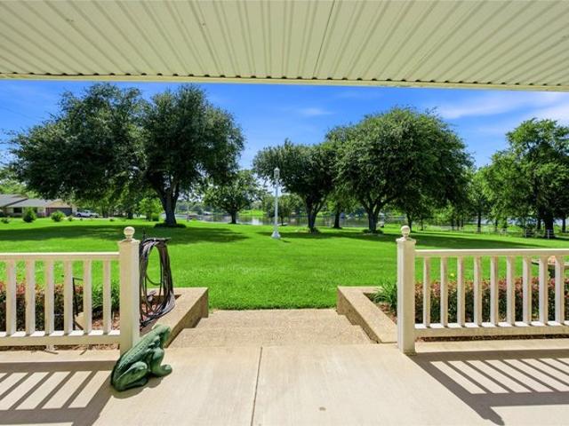 House for sale in Henderson, Texas