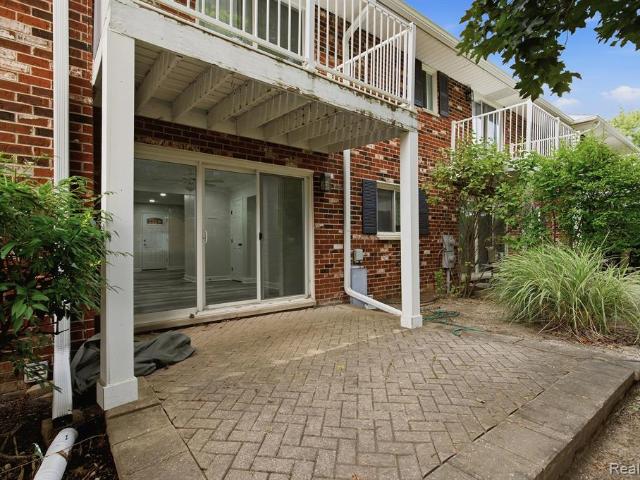 Condo for sale in Schultz Estates, Clinton Township