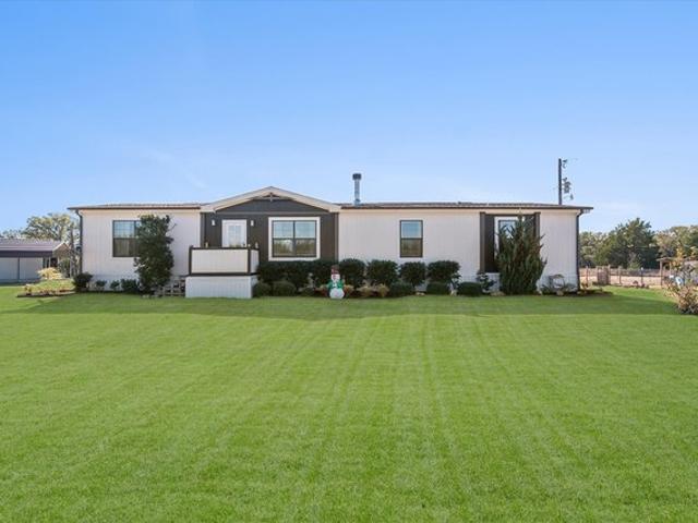 House for sale in Navarro, Texas