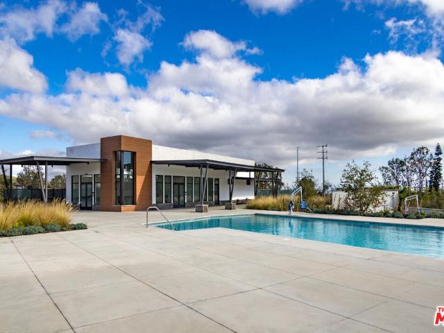 Townhouse for sale in Canoga Park, California