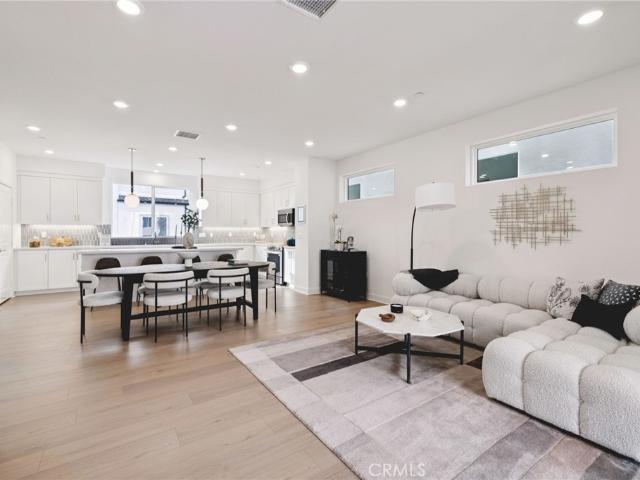 Townhouse for sale in Canoga Park, California