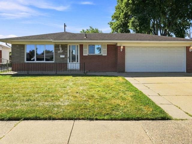 House for sale in Moulin Rouge East, Fraser