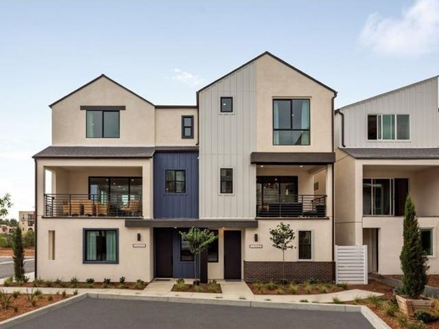 Townhouse for sale in Canoga Park, California