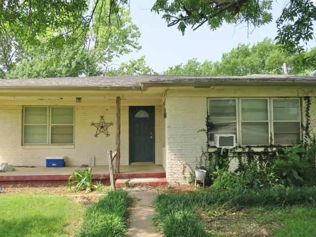House for sale in Bowie, Texas