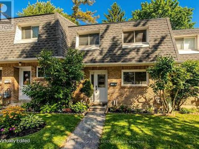 Townhouse for sale in Burlington, Ontario