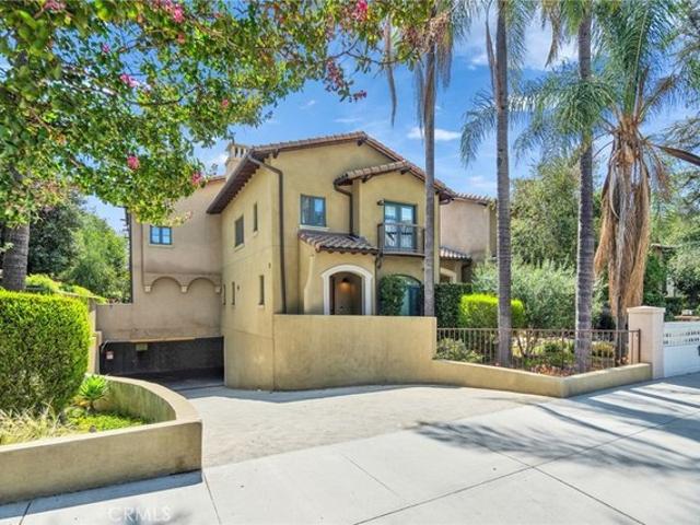 Condo for sale in Pasadena, California