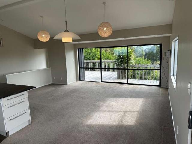 House for rent in Oratia