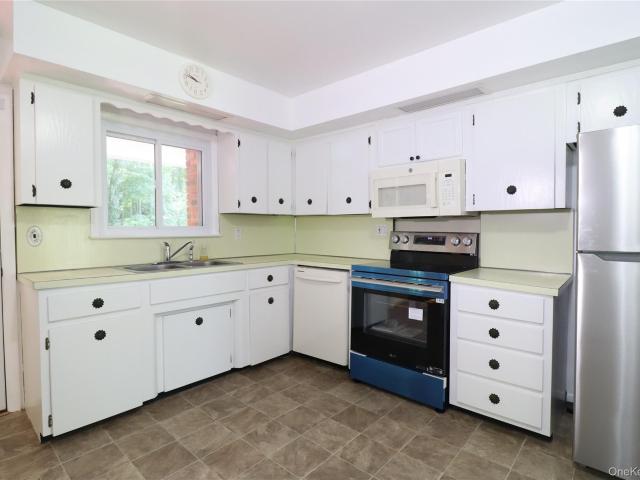 Property for rent in Baldwin Place, New York
