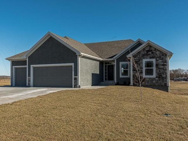 House for sale in Basehor, Kansas