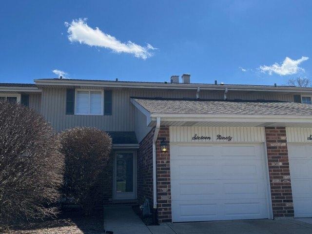 Townhouse for sale in Wheaton, Illinois