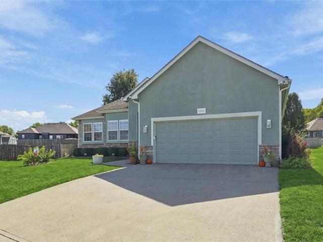 House for sale in Honey Creek Farms, Basehor