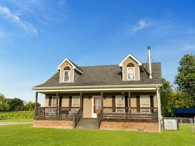 House for sale in Cave City, Barren County