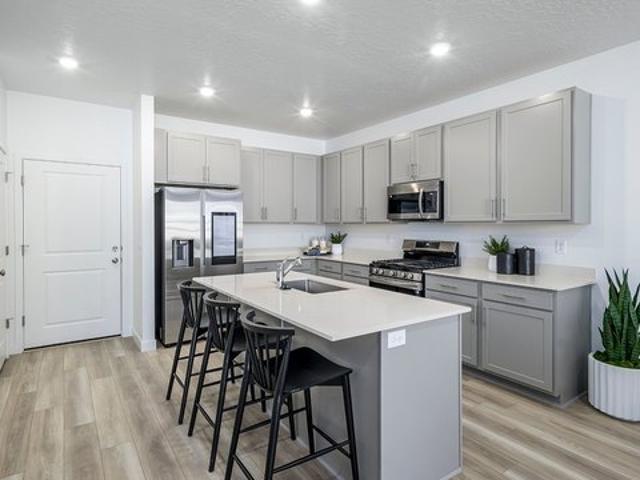 House for sale in Saratoga Springs, Utah