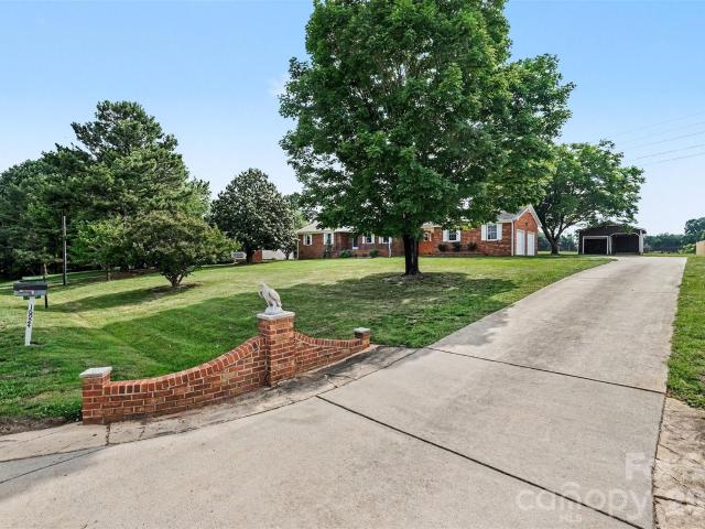 House for sale in Mecklenburg, North Carolina