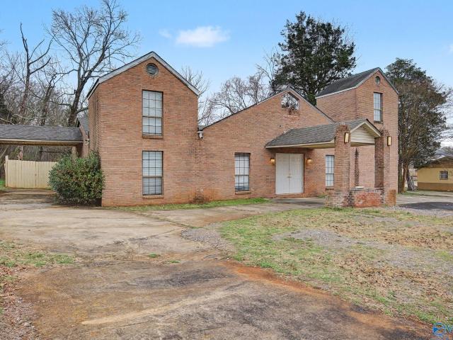 House for sale in Hillsboro, Alabama